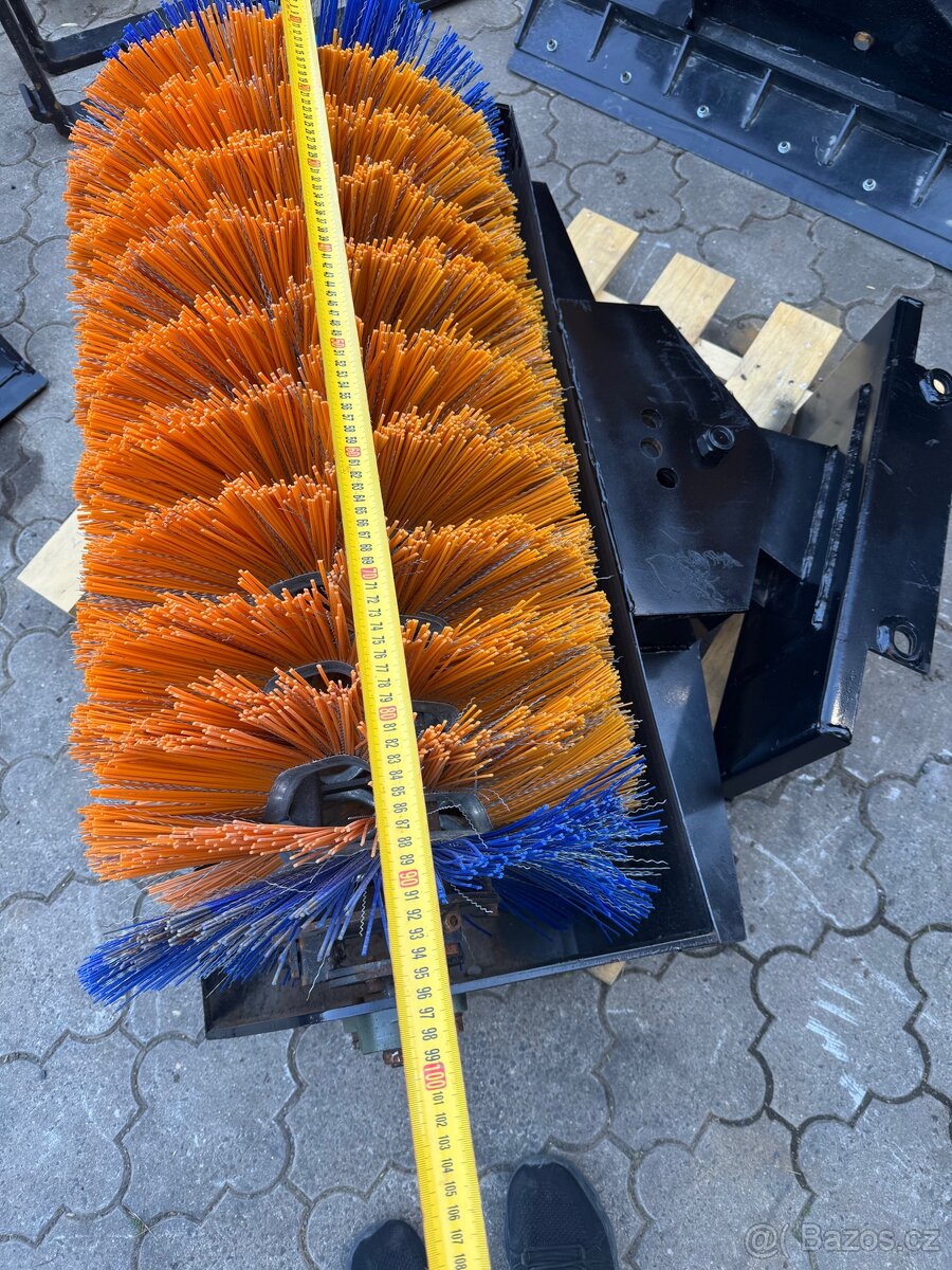 Nový Hydraulický smeták pro mininakladač - 7