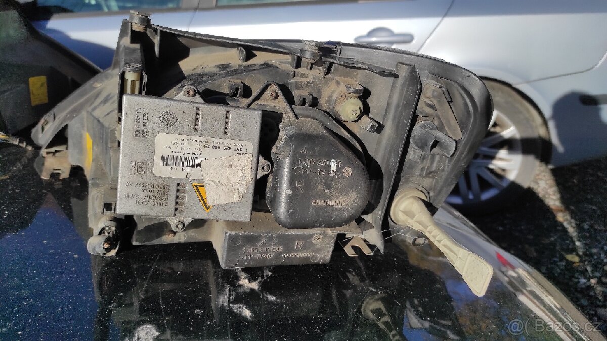 Ford Galaxy - přední světla xenony - 7