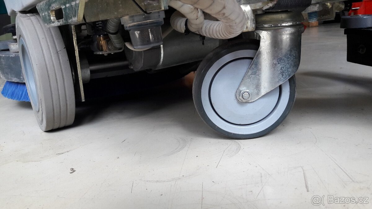 Podlahový mycí stroj Nilfisk BA 530S s vl. pojezdem - 7