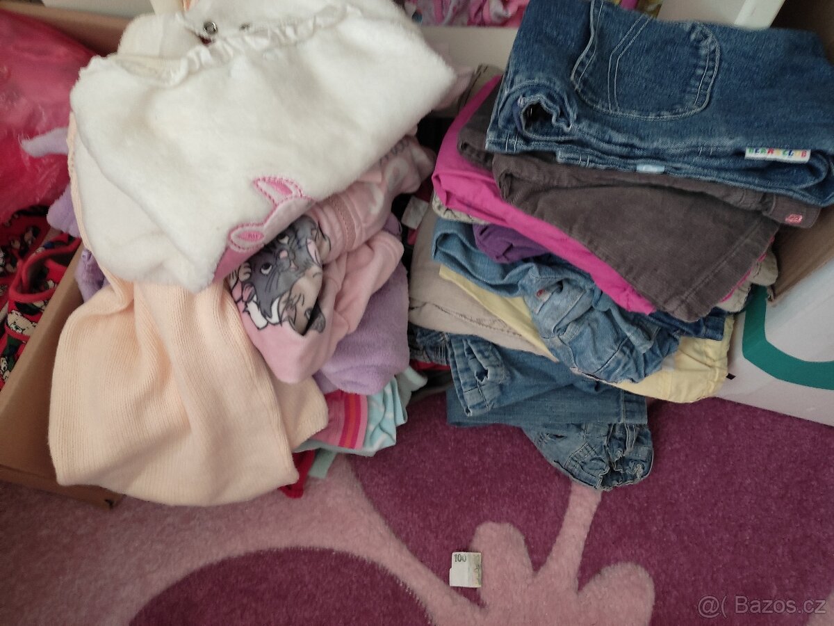 Dětské oblečení a různé potřeby pro holčičku - 7