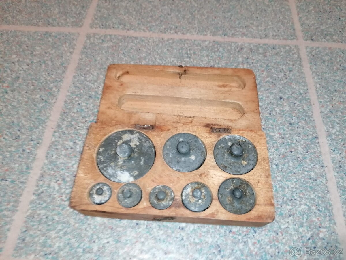 Starožitná kuchyňská váha + kompletní sada závaží - 7