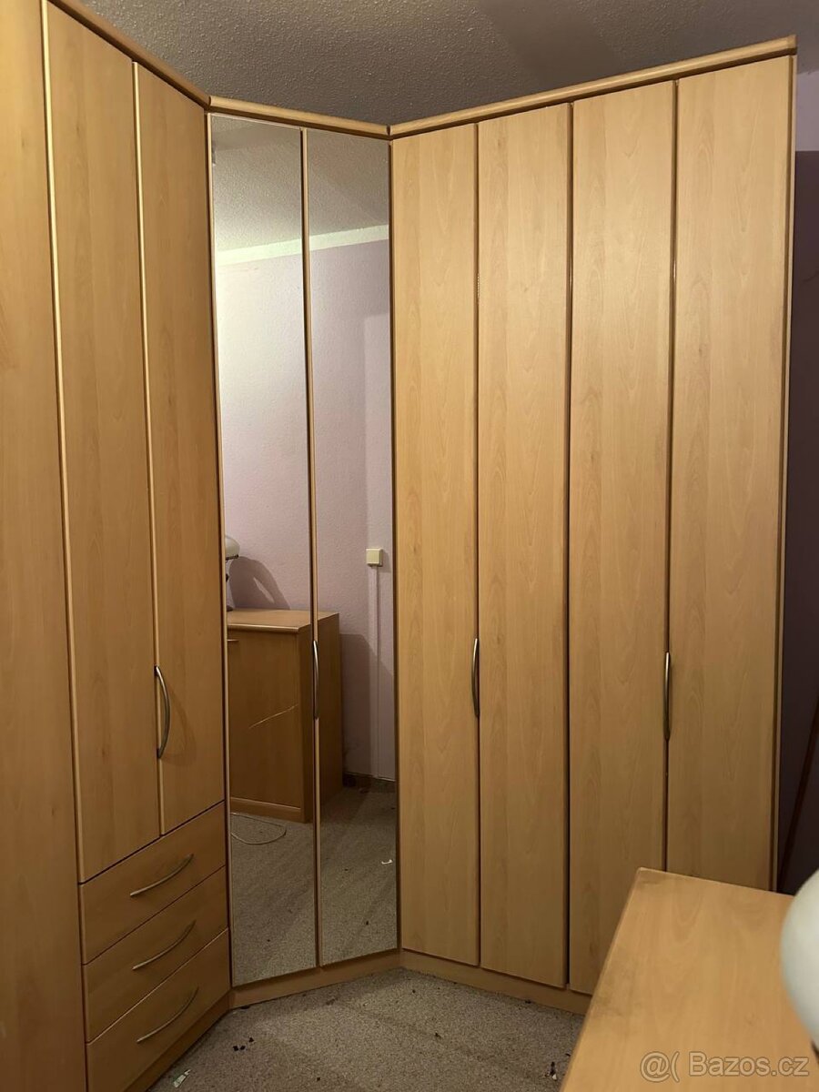 Rohová skříň / šatní sestava - 7