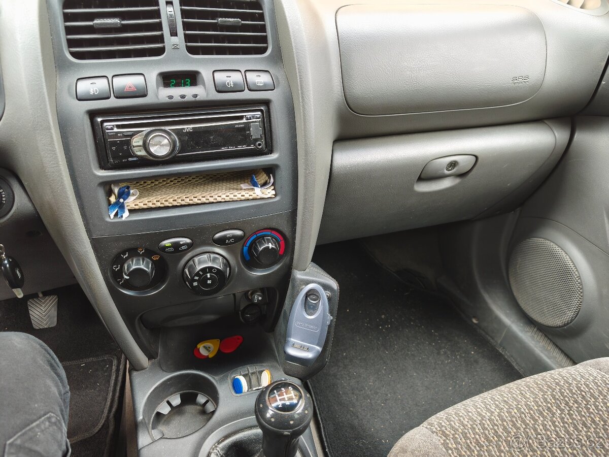 Prodám Hyundai SantaFe - 7