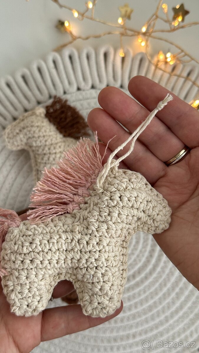 Vánoční háčkovaný koník – symbol roku 2026 - 7