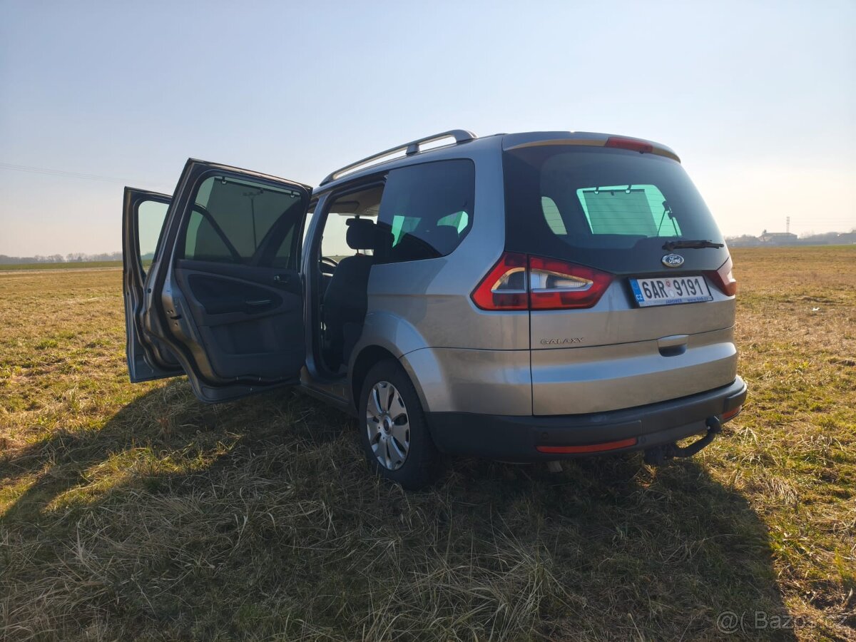 Ford galaxy 2,0i - 7