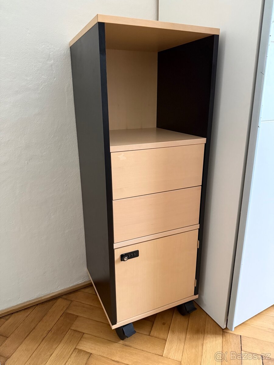 Skříňka na kolečkách - 7