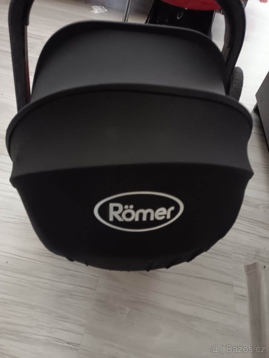 Kočárek Britax + stupátko ke kočárku - 7