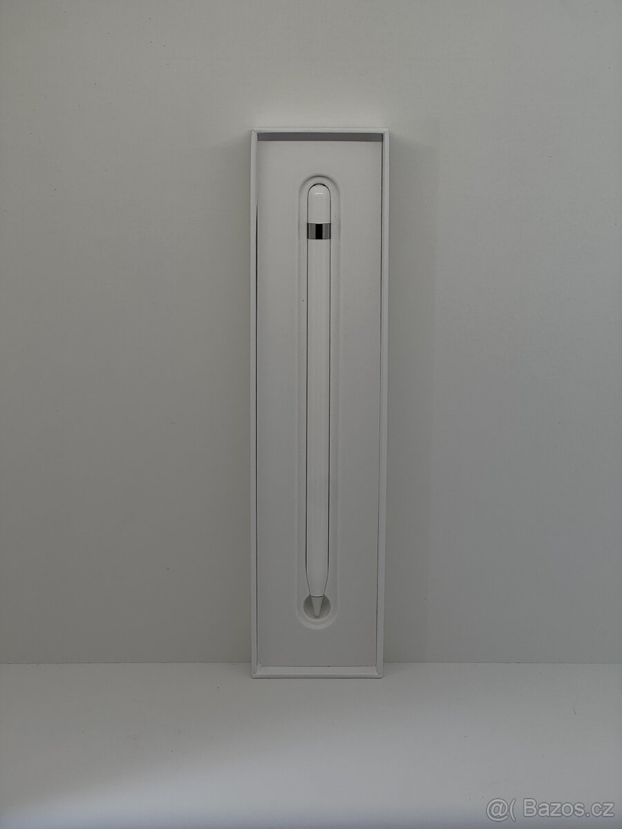 iPad 7. gen 32GB + Apple Pencil 1 + Logitech Combo Touch - 7