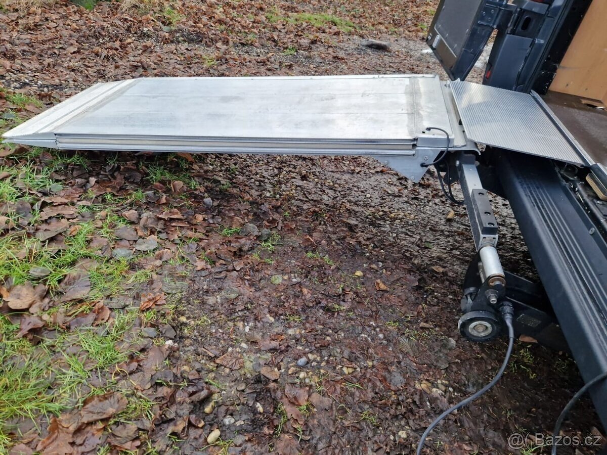 Dodávka s motorem 3,0 IVECO + hydraulické čelo - 7