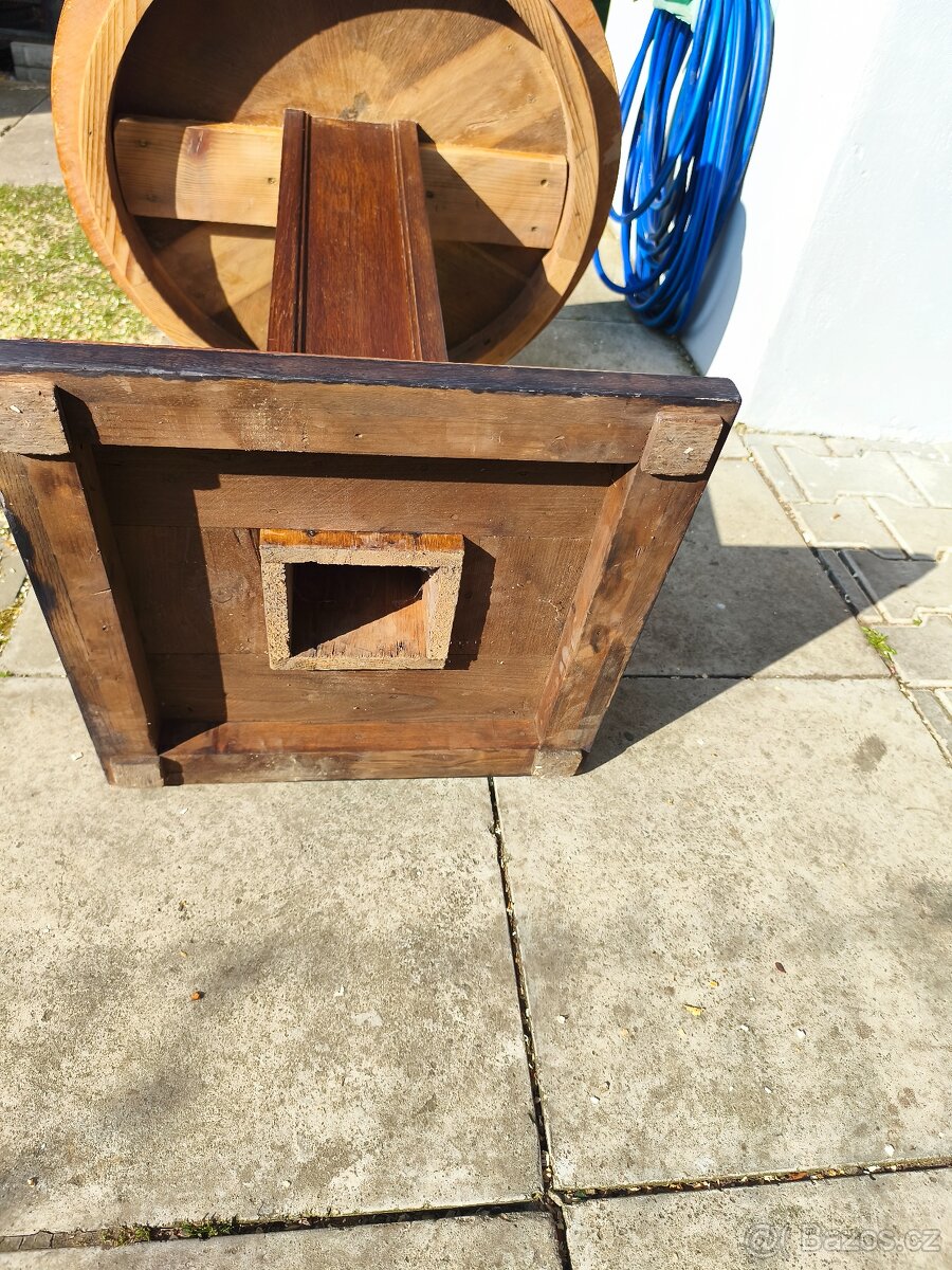 ŠACHOVÝ STOLEK - 7