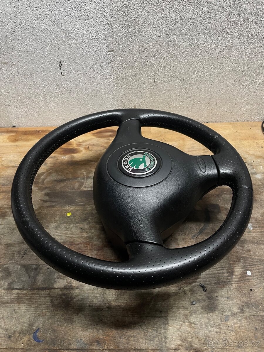 Perforovaný volant Škoda Octavia/Fabia RS - Stav Nového - 7
