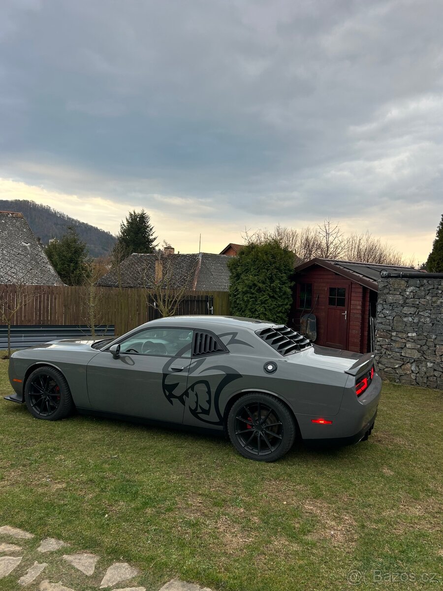 Dodge Challenger - 7