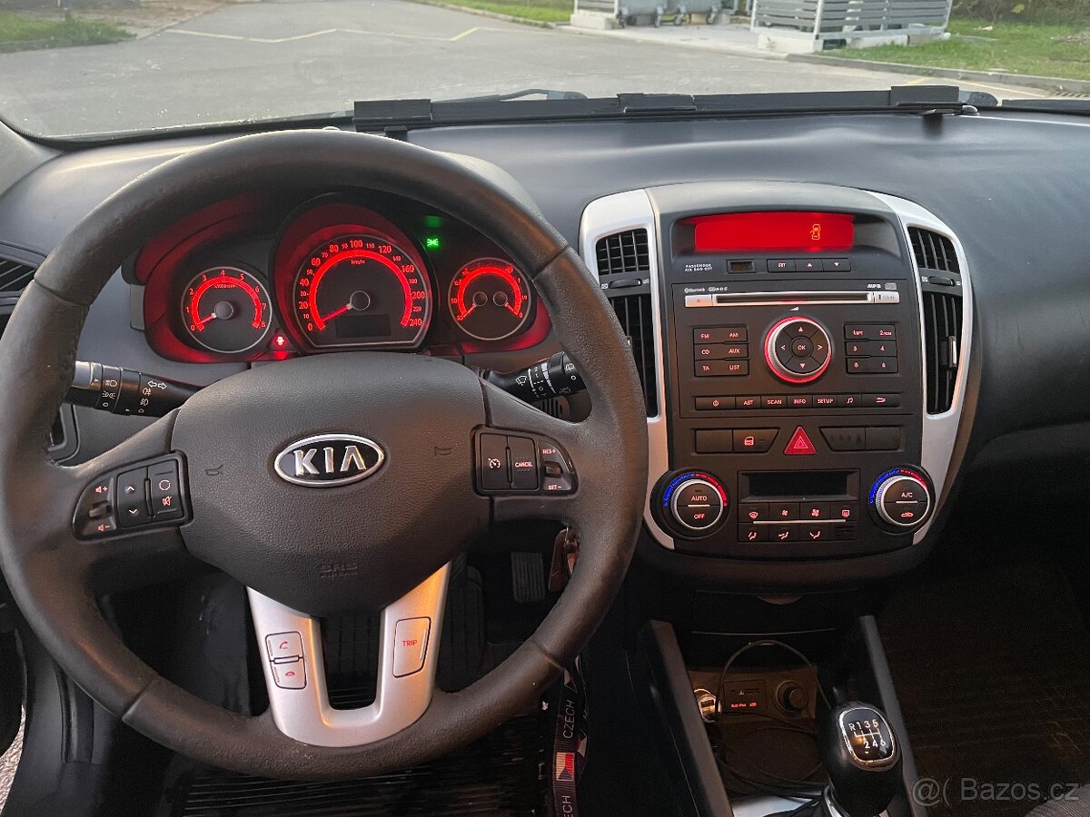Kia Ceed ED 1.6 benzín cvvt kombi 2012 pofacelift - 7