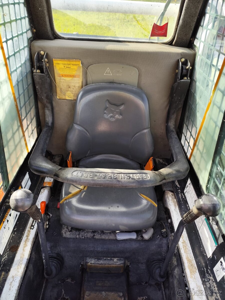 Šmykem rizený nakladač Bobcat S185. ŠPZ. - 7