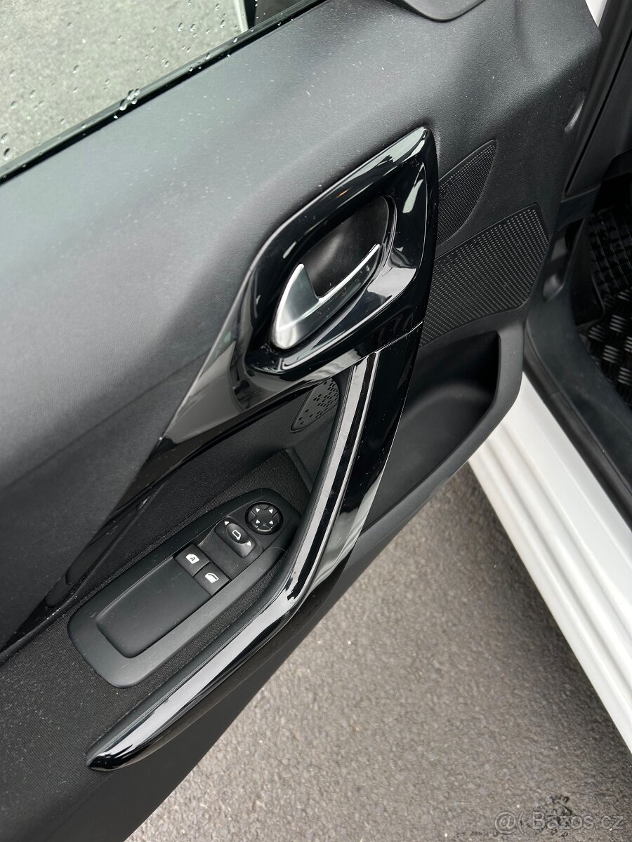 Peugeot 208 - 7