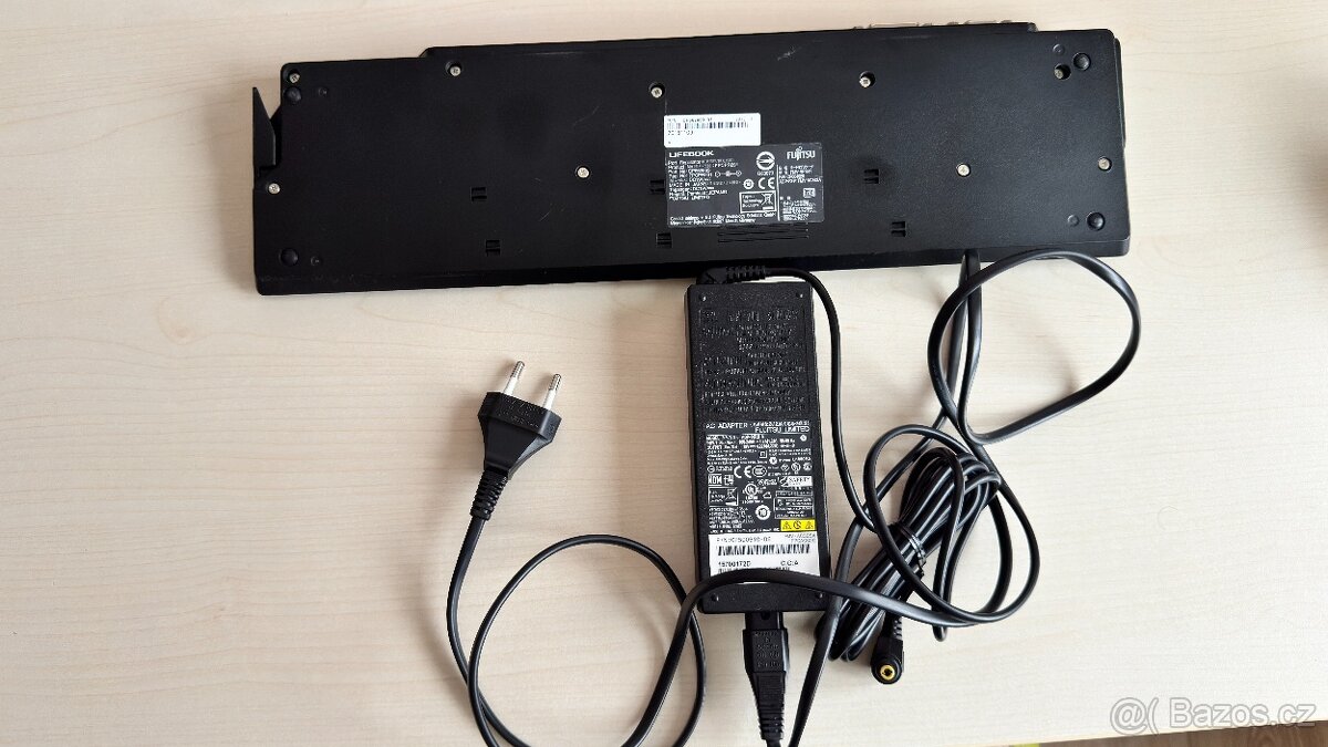 FUJITSU LIFEBOOK E756 s příslušenstvím - 7