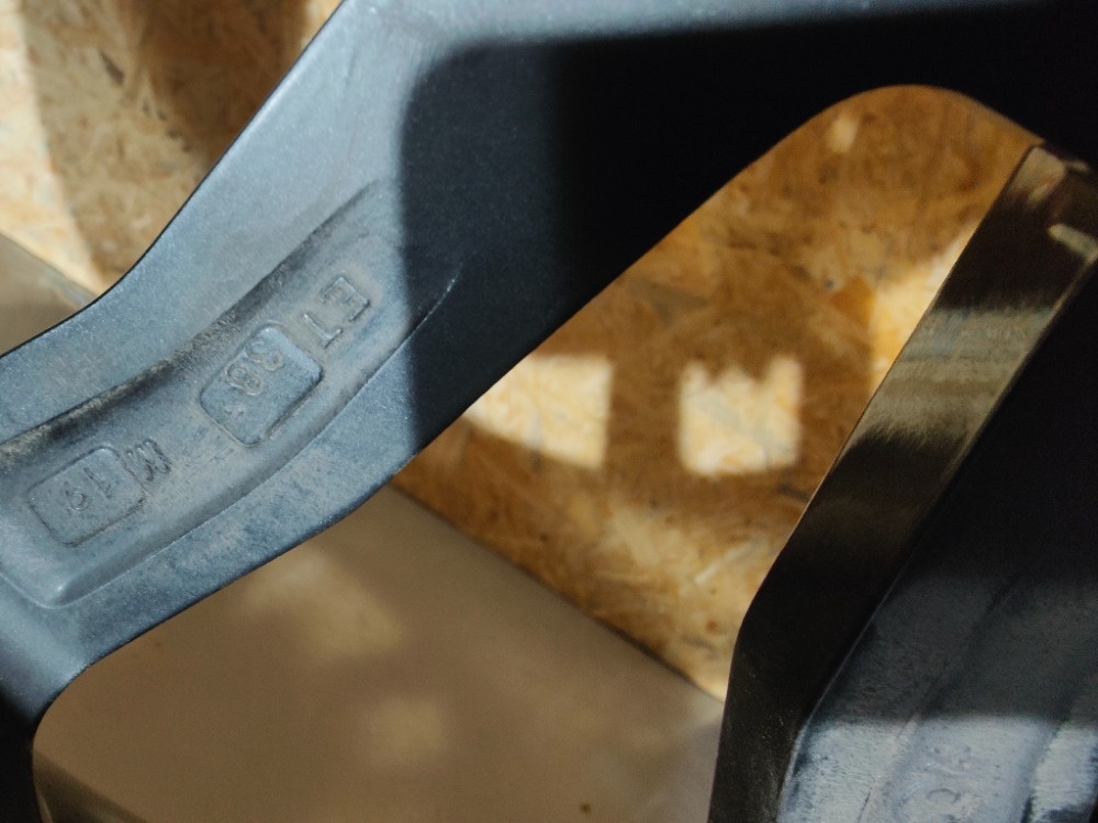 Zimní sada Autec Uteca 235/40/R19 96V - 7