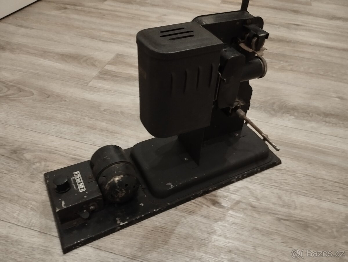 Dvě historické promítačky - 7