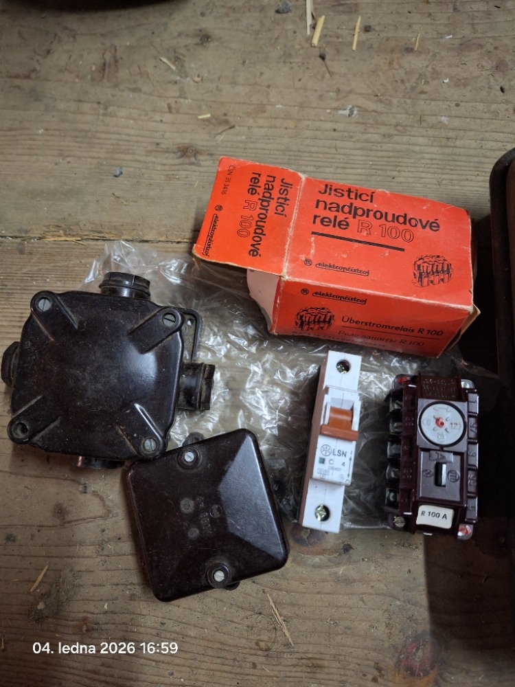 Věci ze stavby elektro a ostatní. - 7
