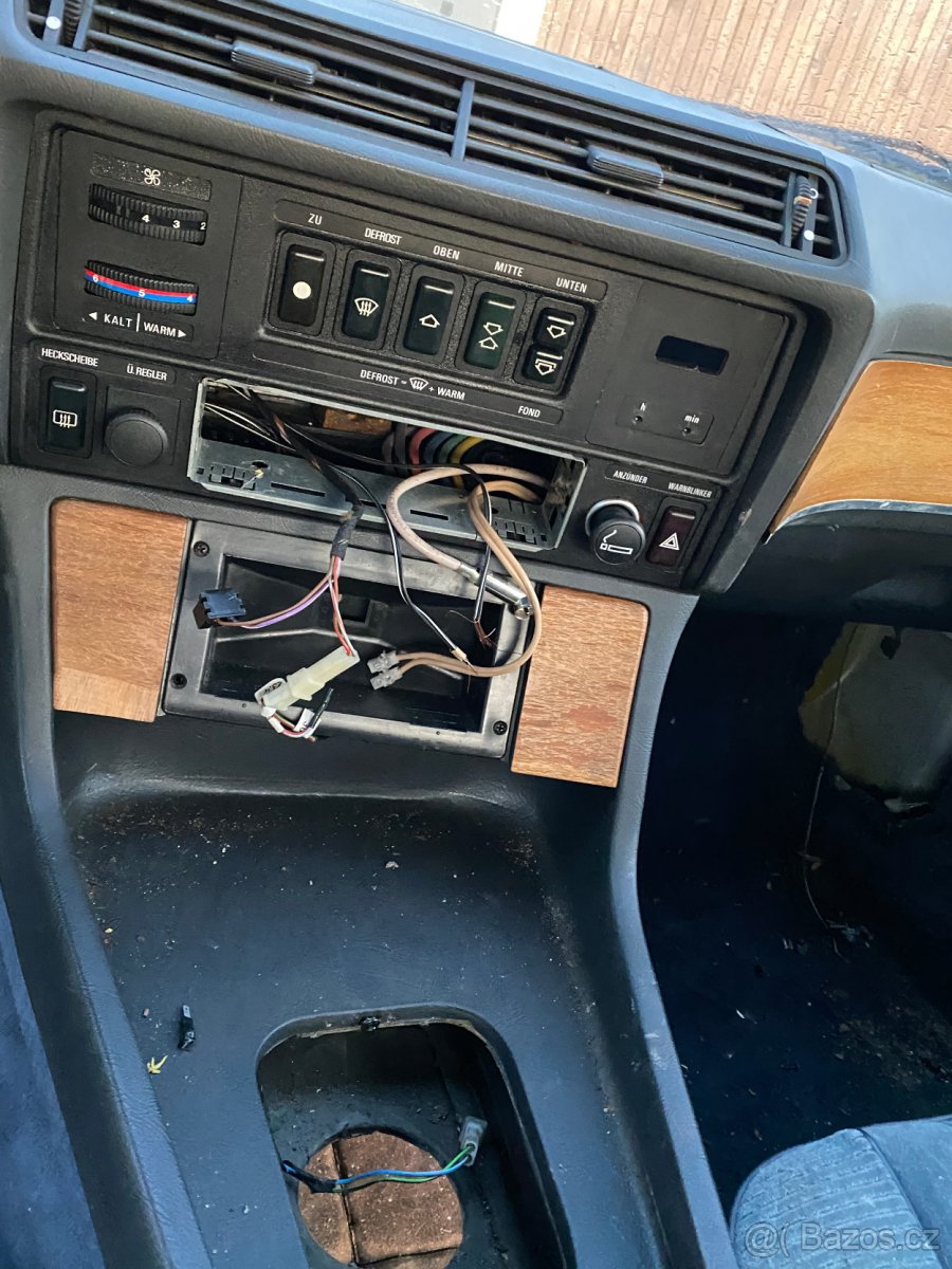 BMW 735i E23 nahradni dily s celeho vozidla - 7