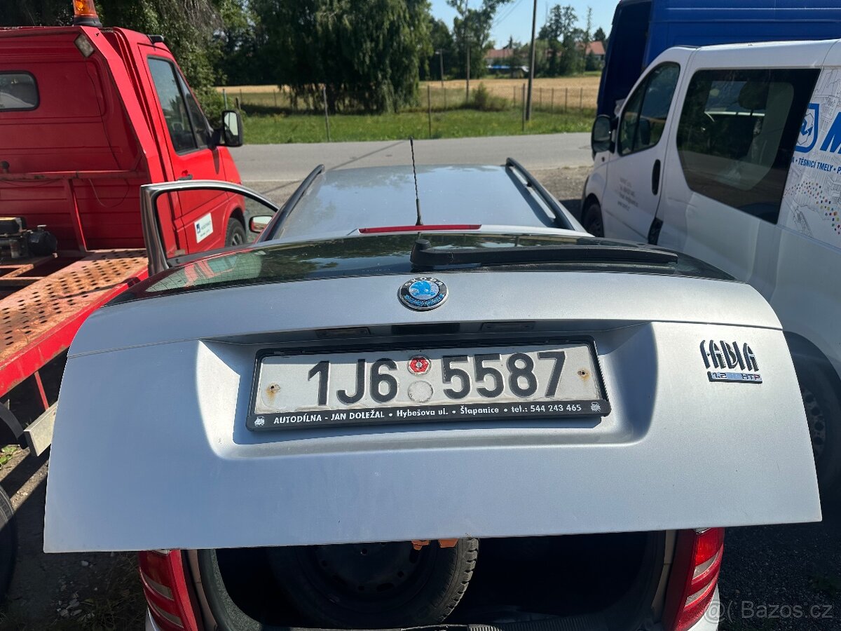 Škoda fabia 1 Díly stříbrná 9102 kod laku - 7