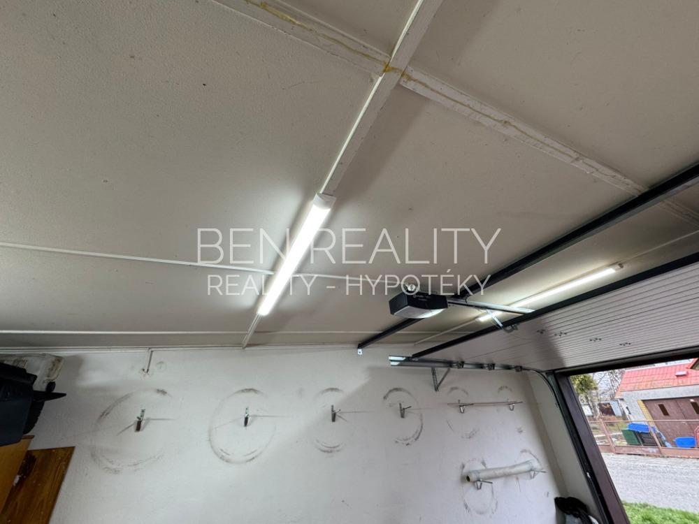 Exklusivní prodej - velká pěkná garáž 21m2 Holešov Za Cukrov - 7