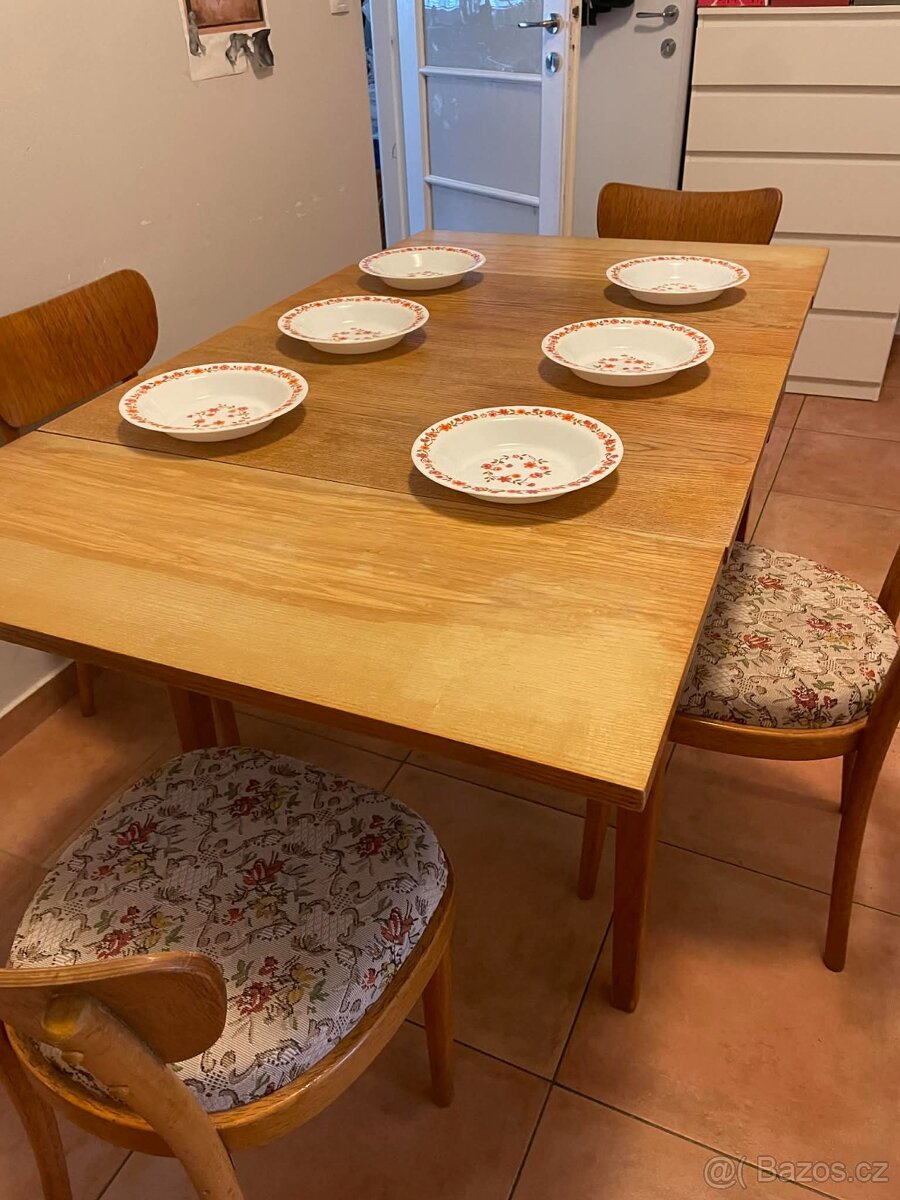 Jídelní stůl a židle Ton - 7