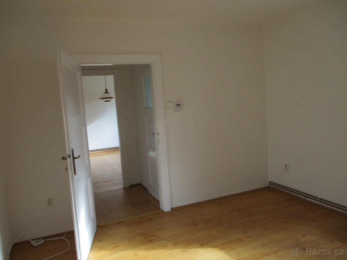 Pronájem bytu 1+1 35m2 v cihlovém domě v Opavě - 7