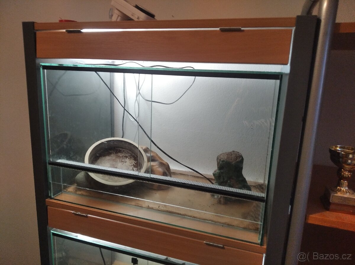 Skříň na dvě tararia + terária - 7