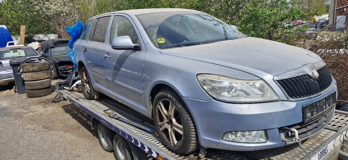 Octavia 2 face lift 1.4 tsi blede modra dily z vozu - 7