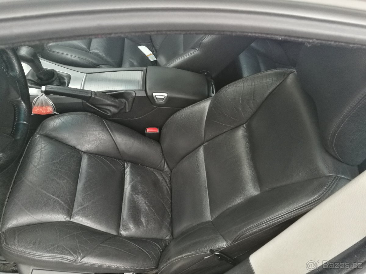 Prodám nd z volvo V70II 2006 2,4D5 136kw - 7