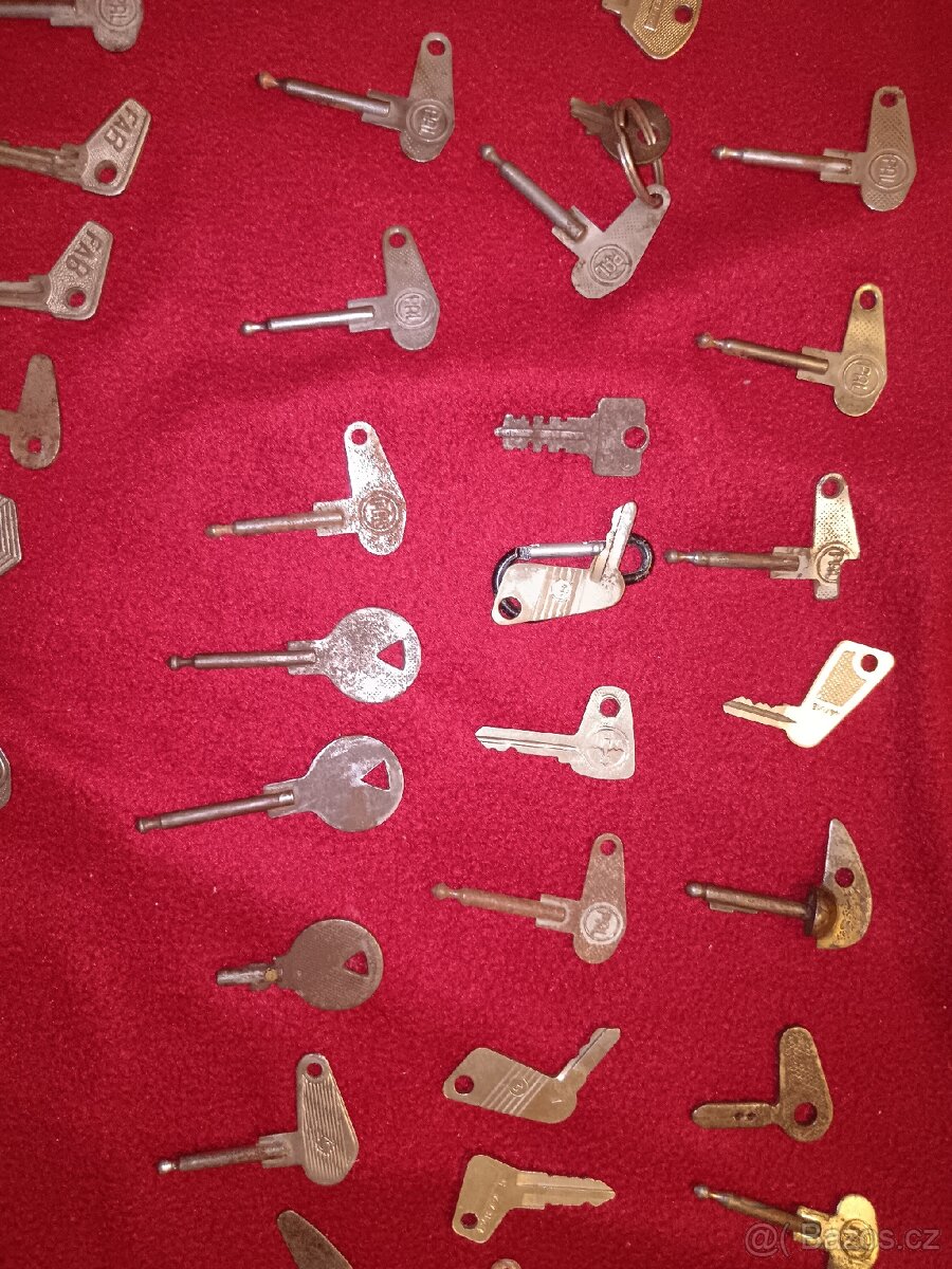 Sbírka 72 X klíčků Tatra škoda Jawa ČZ pérák scintilla
- 7