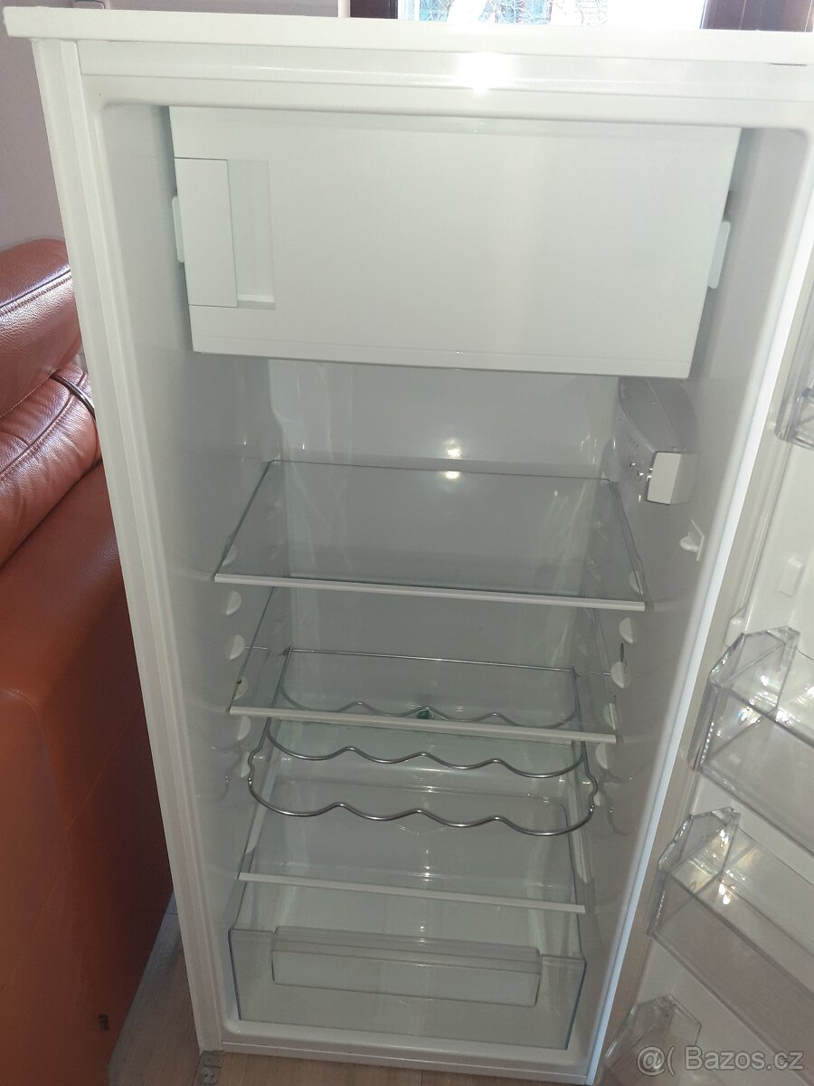 Prodám lednici s mrazákem, v - 122 cm, ODVEZU - 7