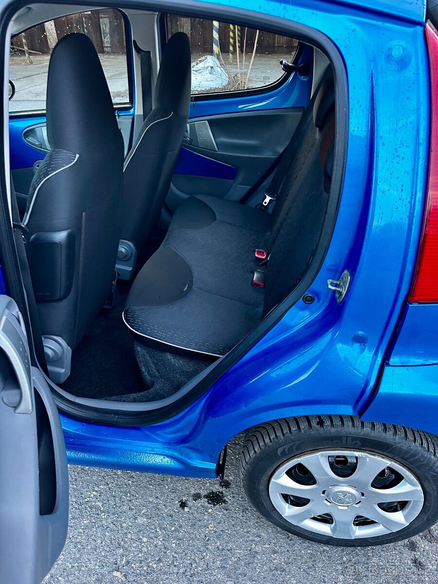 Peugeot 107, TK 2/2028, servisní kn. Super stav. - 7