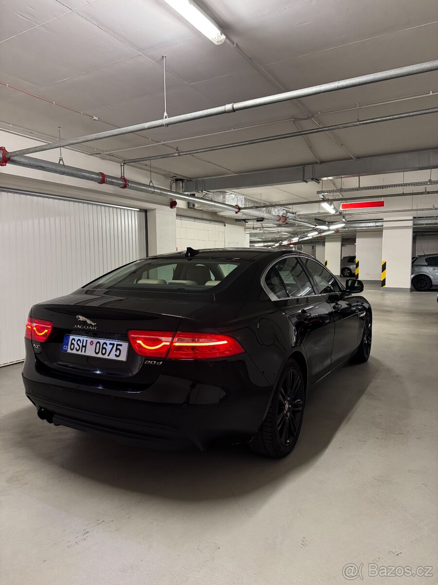 Jaguar XE 2.0D R - 7