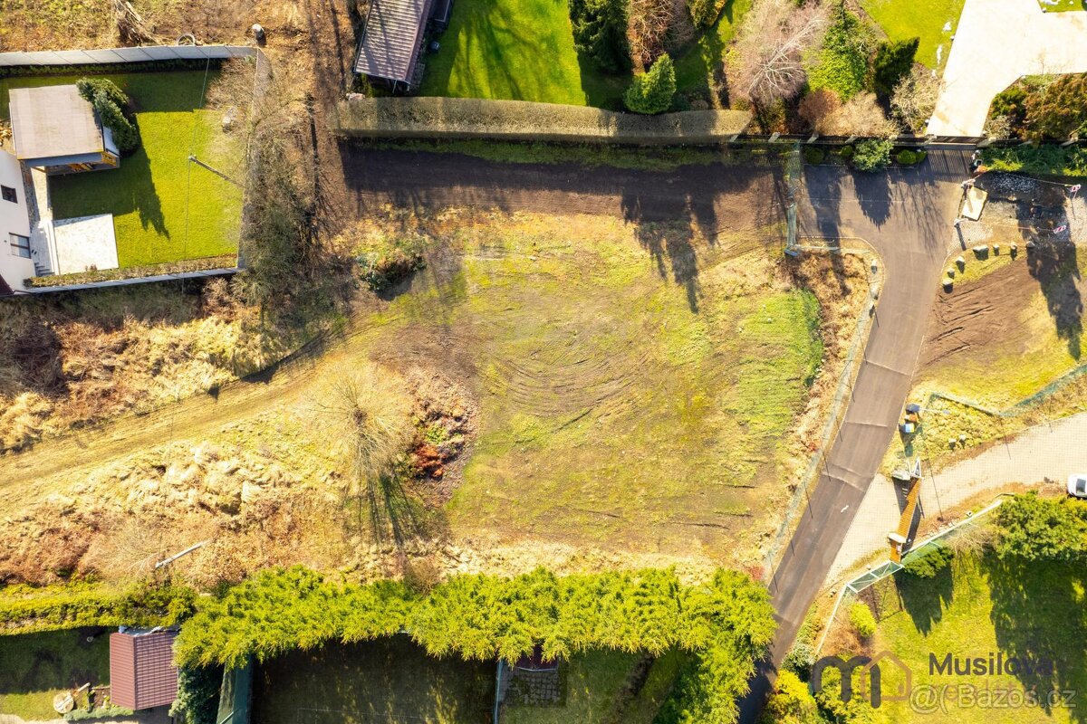 Prodej stavebního pozemku 1738 m2 - 7