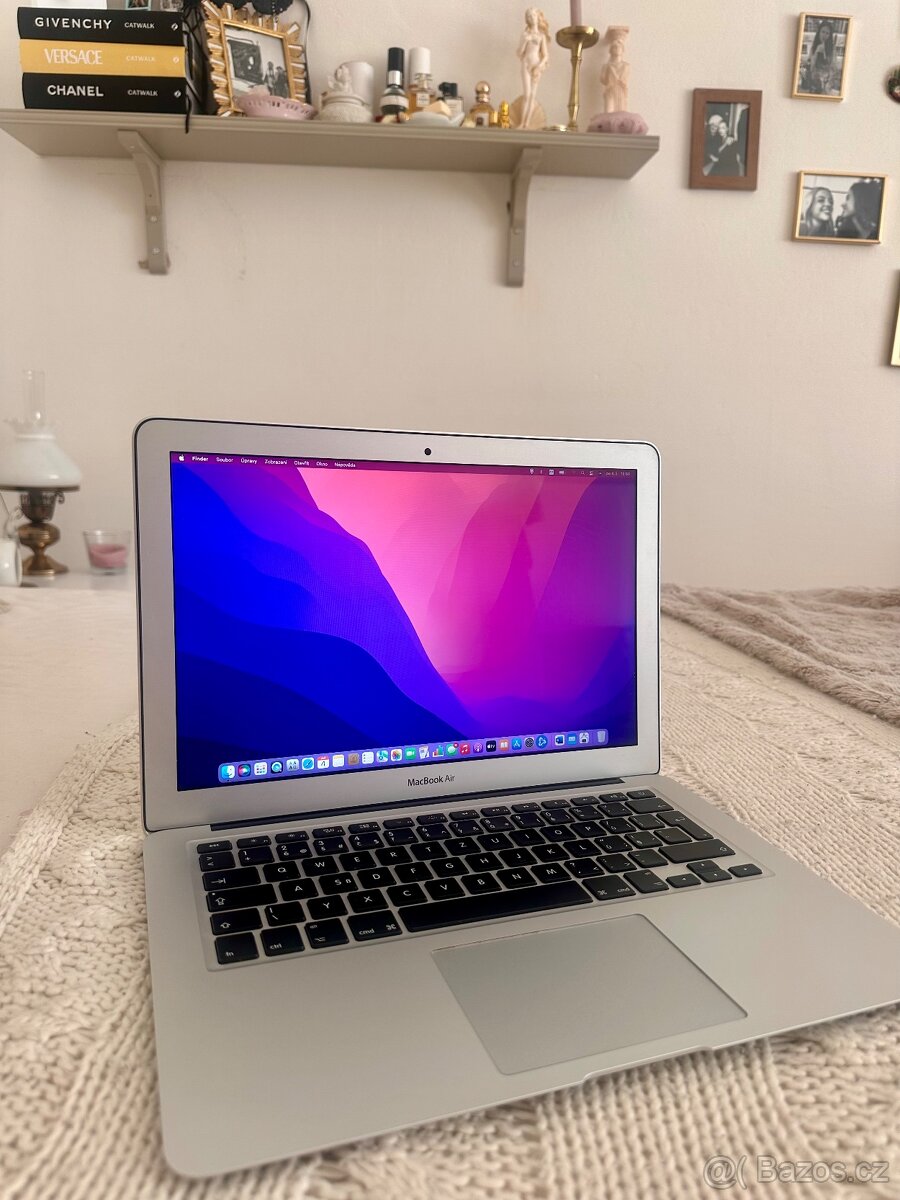 Macbook Air 13-palcový (2017) - 7