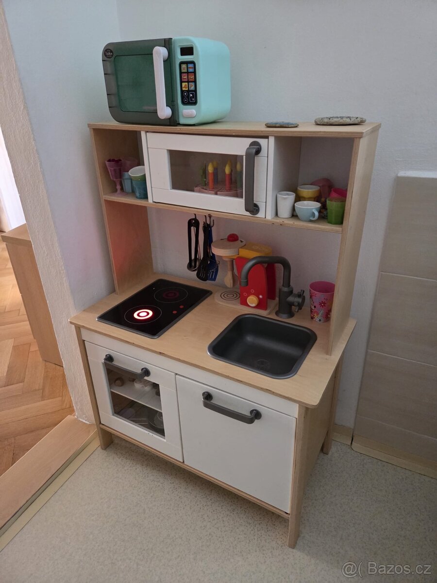 dřevěná kuchyňka s vybavením - 7