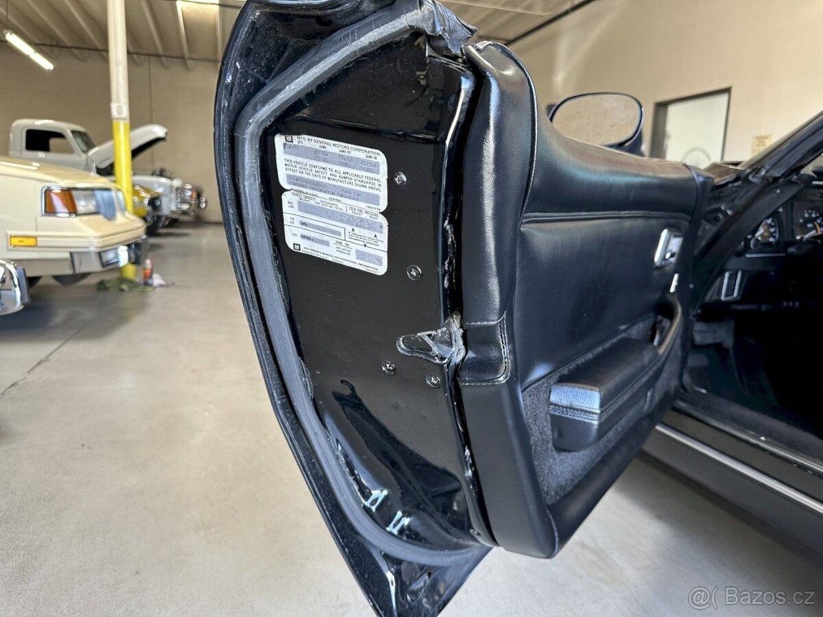 Chevrolet Corvette C3 z roku 1981 Stingray - 7