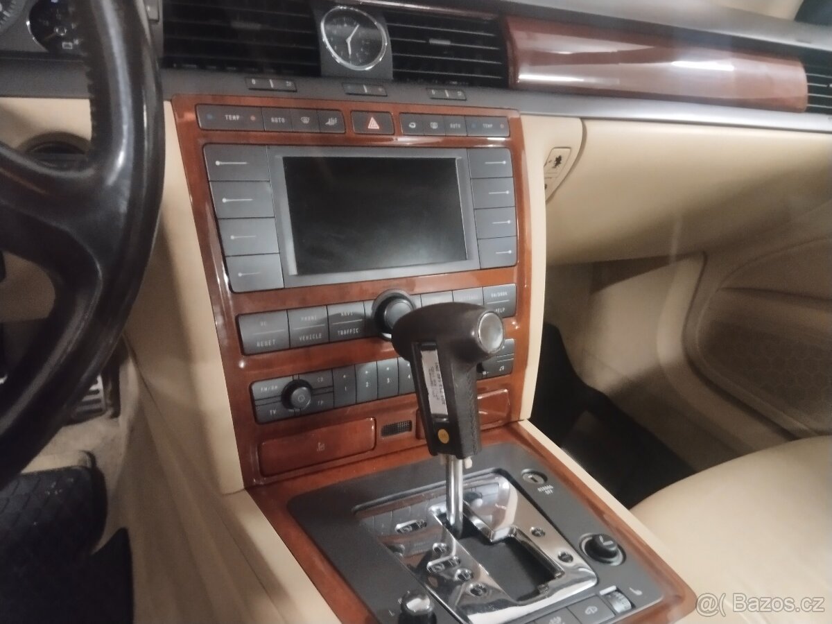 VW Phaeton 3,2 benzín 184kw,4x4 auto na dily - 7