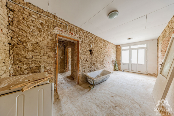 Rodinný dům 5+1, 3+1 na pozemku 840 m², obec Němčičky - 7