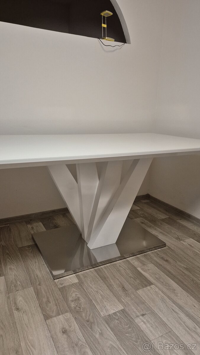 Prodám jídelní set, stůl 160 cm + 4 židle - 7