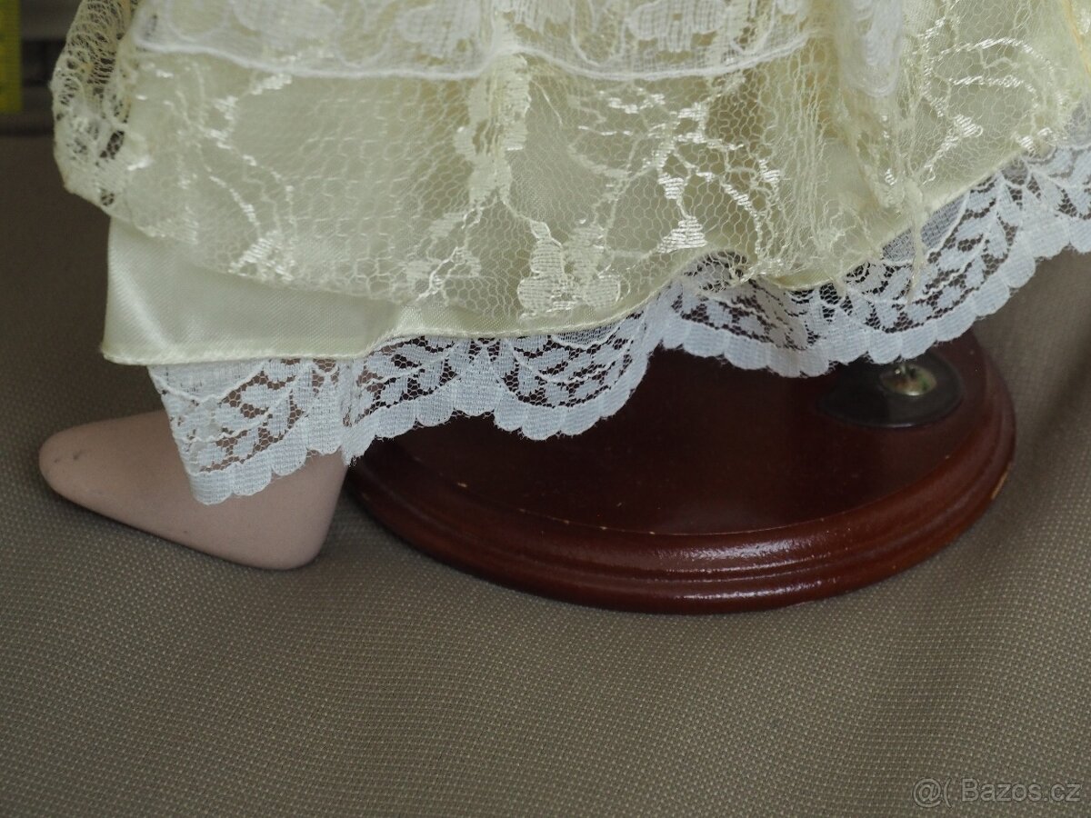 Porcelánová panenka - zlatavá se slamákem - 7