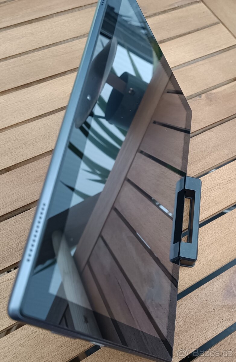 Pěkný Tablet Lenovo TAB4 10 (TB-X304F) 2GB RAM, 10" - 7