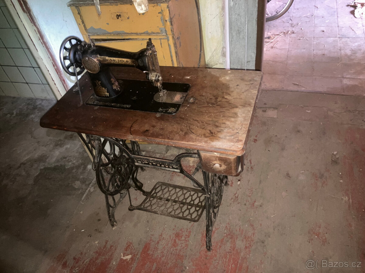 Starožitný šicí šlapací stroj SINGER - 7