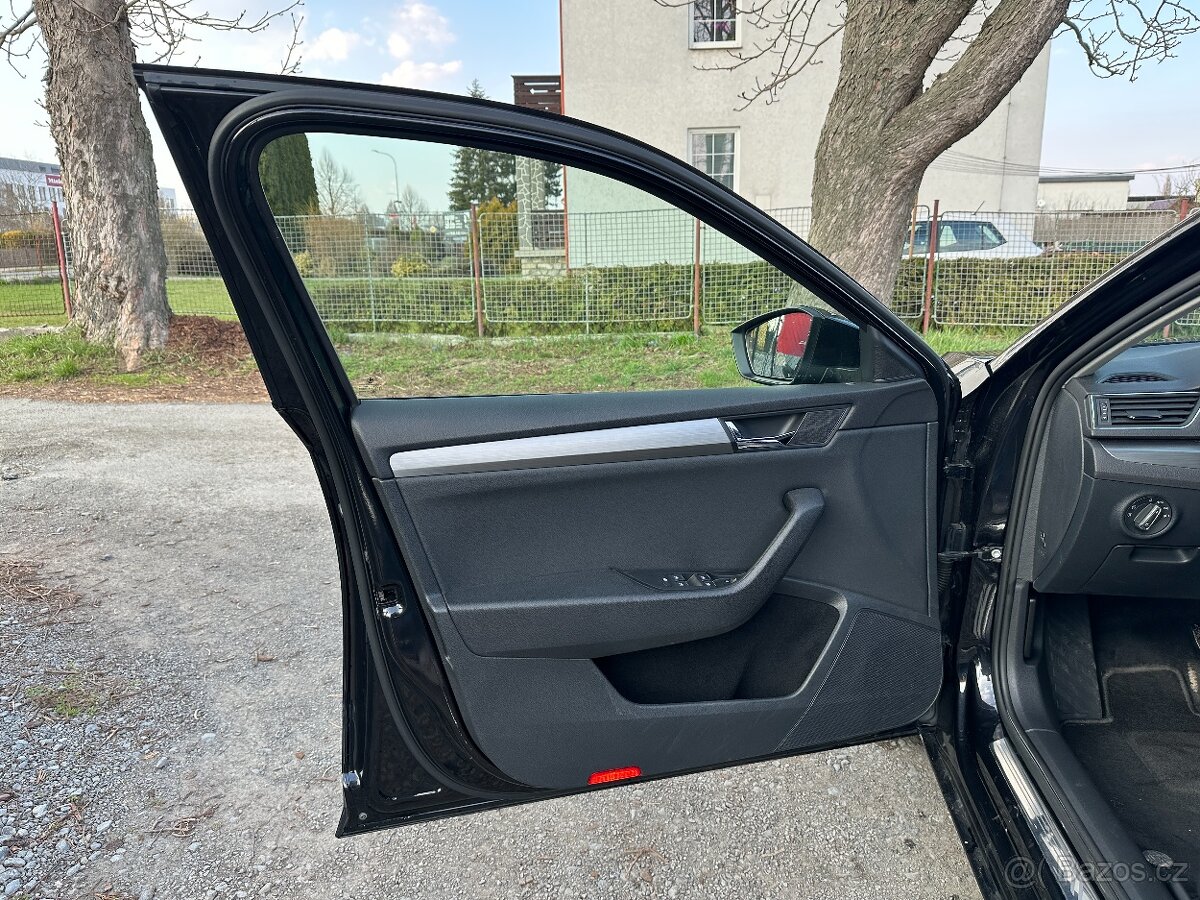 Škoda Superb 2.0 TDi DSG ACC BIXEN NAVI - 7