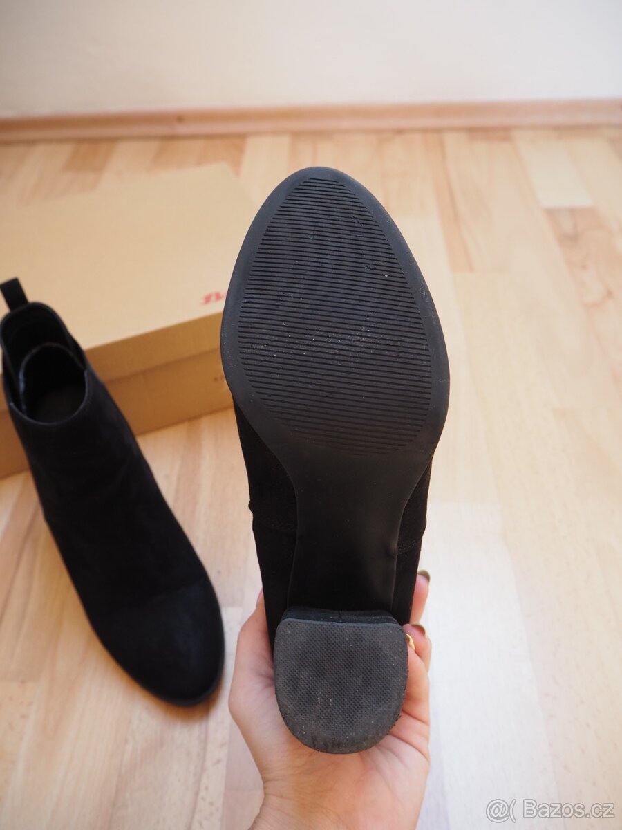 Dámské kotníkové boty značky Baťa, vel. 38,5 - 7