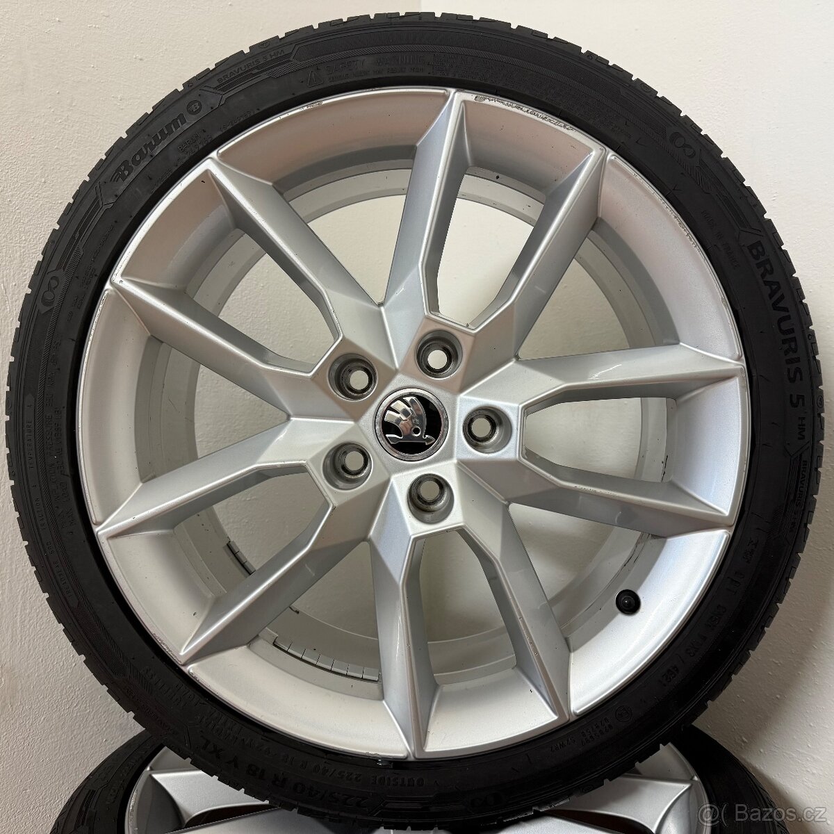 ŠKODA GEMINI OCTAVIA III 5x112 R18 ET51+LETNÍ 225/40R18 7mm - 7