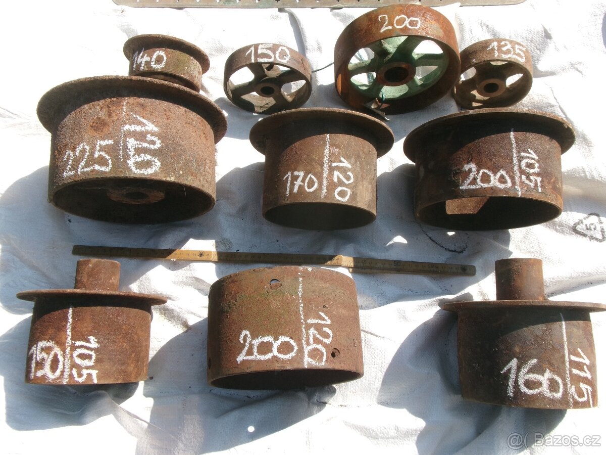 prodám staré litinové řemenice na plochý řemen..... různé dr - 7