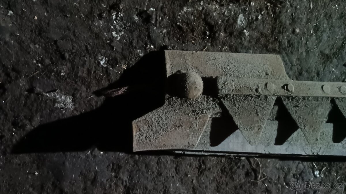 Prodám lištu do sekačky nebo kombajnu - 7